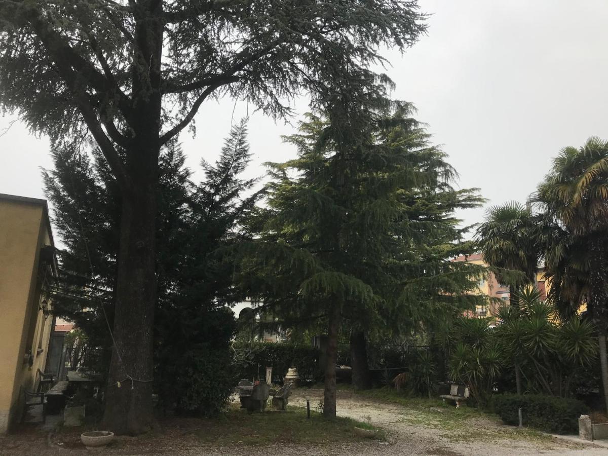 B&B " Guzzi - Inn " Mandello del Lario Dış mekan fotoğraf